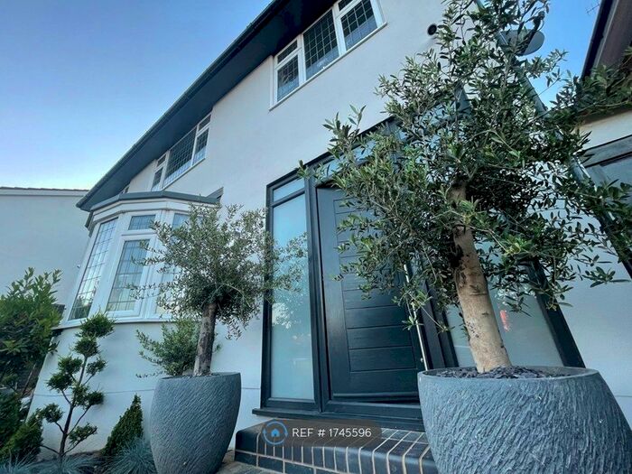 5 Bedroom Detached House To Rent In Perry Hall Road, Orpington, BR6