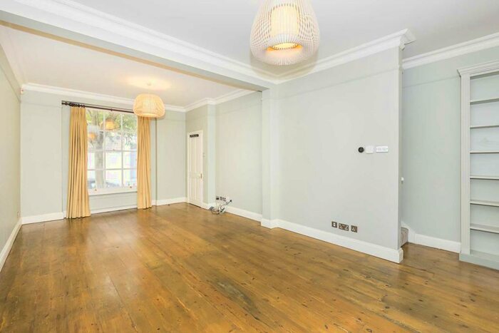 3 Bedroom Terraced House To Rent In Coombs Street, Islington, N1