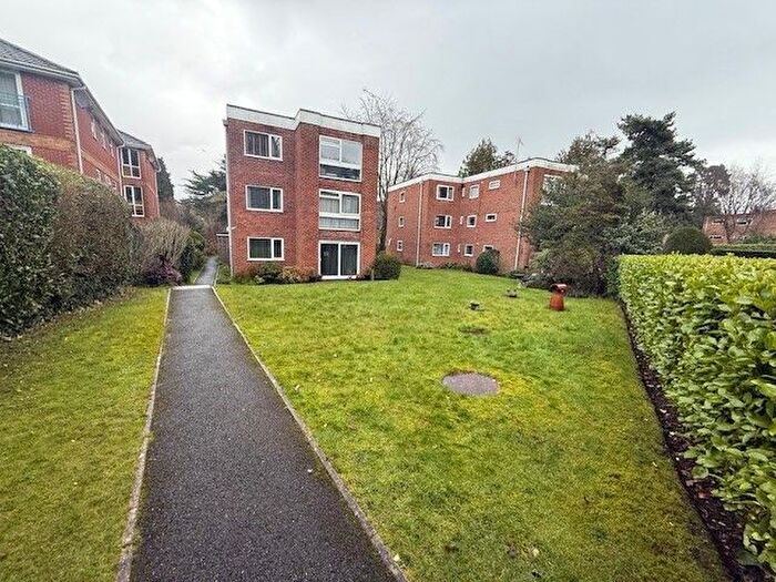 2 Bedroom Flat To Rent In - Surrey Road, Poole, BH12