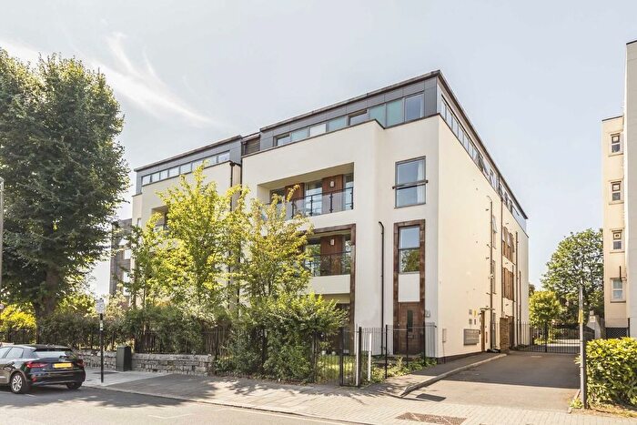 2 Bedroom Flat To Rent In Old Devonshire Road, Balham, SW12