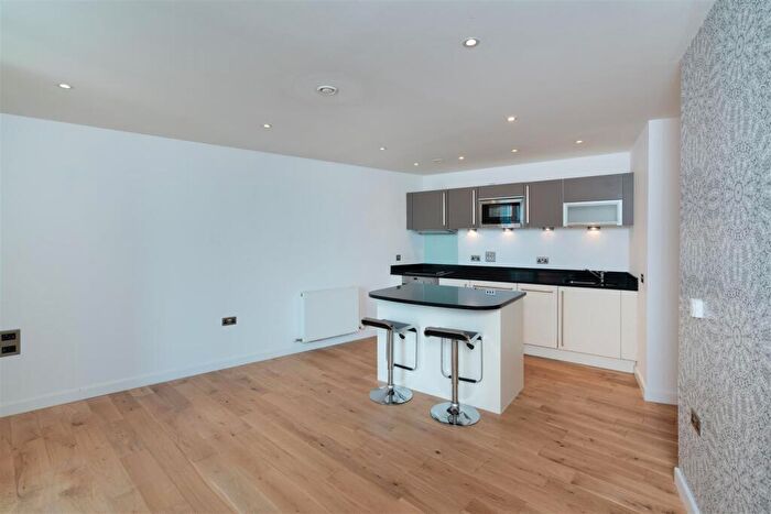 1 Bedroom Apartment To Rent In Candle House, Wharf Approach, Leeds, LS1