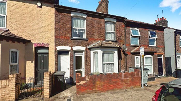 4 Bedroom Detached House To Rent In Crawley Road, LU1