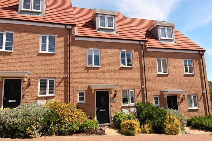 3 Bedroom Terraced House For Sale In Yates Meadow, Potton, SG19