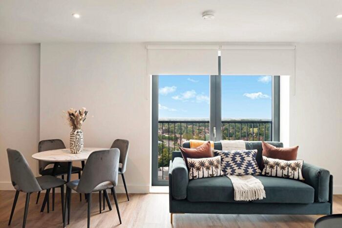 2 Bedroom Apartment To Rent In Lofting House, SL6