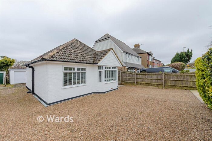 2 Bedroom Chalet For Sale In Maidstone Road, Blue Bell Hill Village, Chatham, Kent, ME5