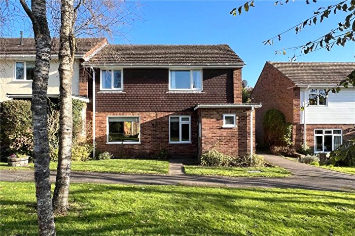 4 Bedroom End Of Terrace House To Rent In Stable Lane, Seer Green, Beaconsfield, HP9