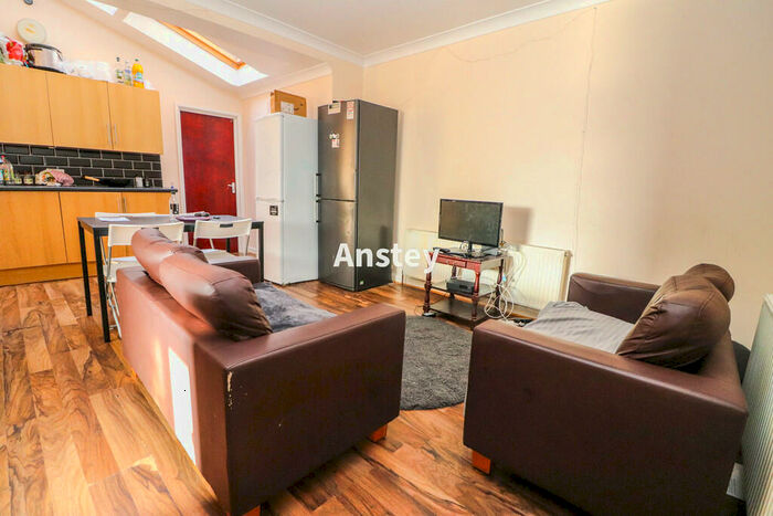 7 Bedroom Semi-Detached House To Rent In Sherborne Road, Southampton, SO17