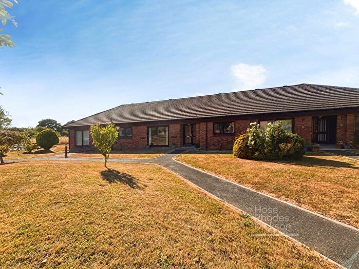 2 Bedroom Bungalow For Sale In Fairlee Road, Newport, Isle Of Wight, PO30
