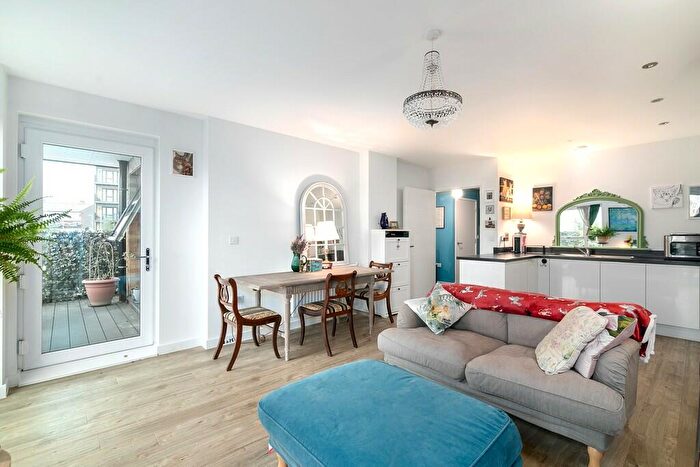 1 Bedroom Apartment For Sale In Brian Court, London, N17