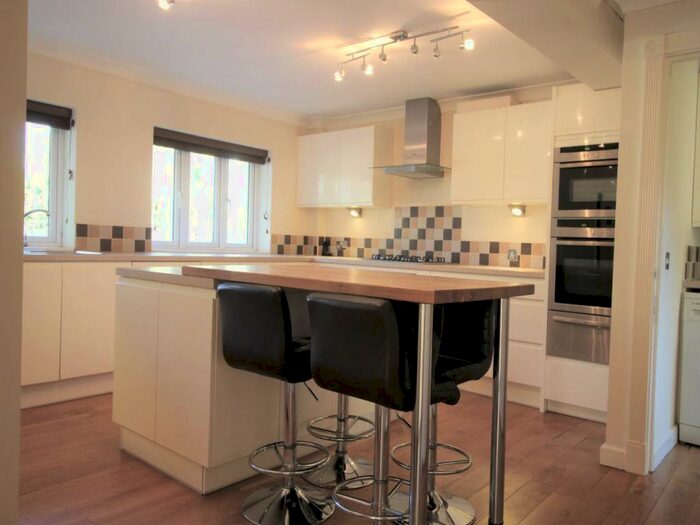 4 Bedroom Detached House To Rent In Compton Avenue, Lilliput, Poole, BH14