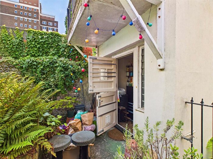 1 Bedroom Apartment To Rent In Oriental Place, Brighton, East Sussex, BN1