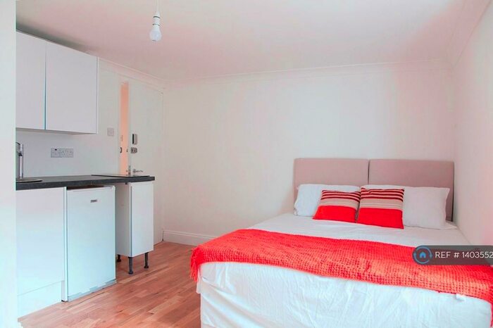 Studio To Rent In Mercia Grove, London, SE13