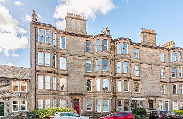 2 Bedroom Flat For Sale In Darnell Road, Edinburgh, EH5