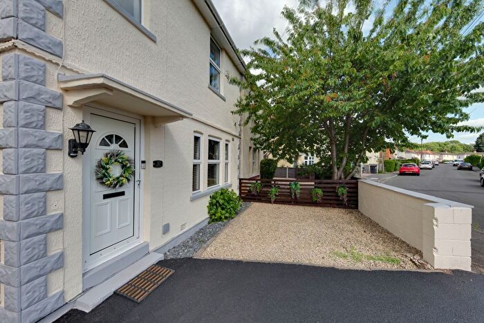 3 Bedroom Semi-Detached House For Sale In Ransome Avenue, Worcester, WR5