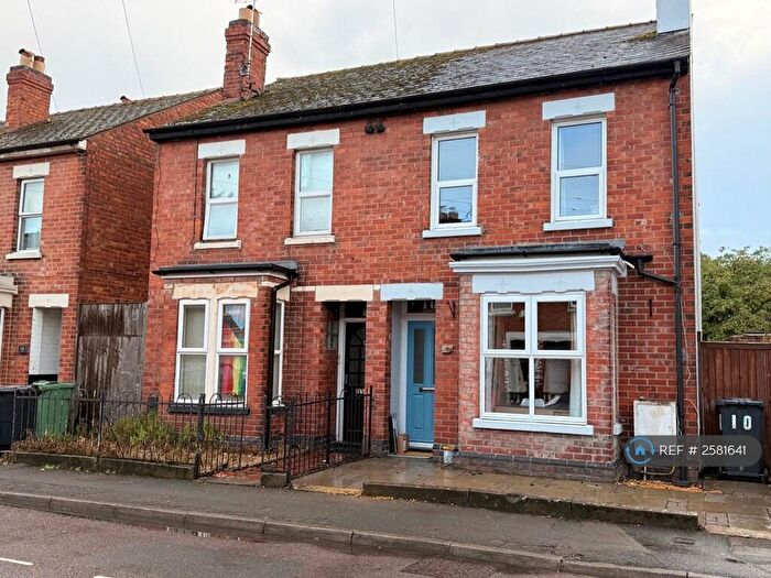 4 Bedroom Semi-Detached House To Rent In Deans Walk, Gloucester, GL1