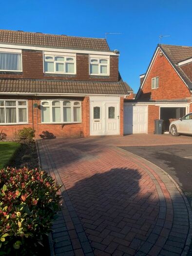 3 Bedroom Semi-Detached House To Rent In Brockeridge Close, Willenhall, West Midlands, WV12