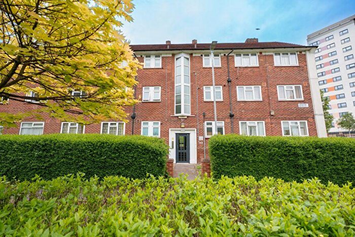 2 Bedroom Apartment To Rent In Carlton Rise, Leeds, LS7