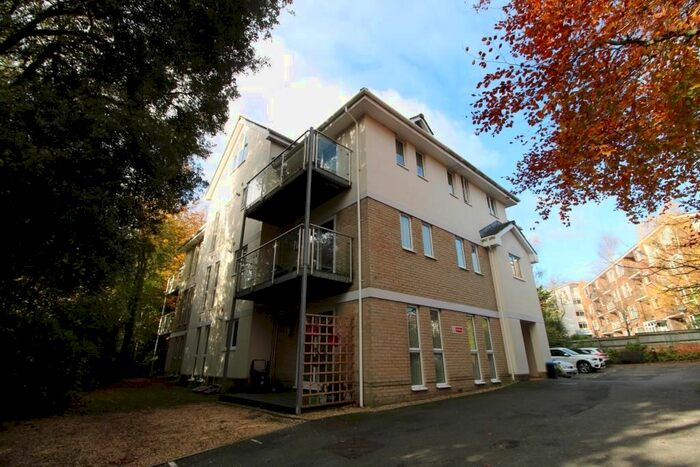 2 Bedroom Flat To Rent In North Road, Poole, BH14