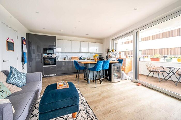 2 Bedroom Flat For Sale In Beck Square, Leyton, London, E10