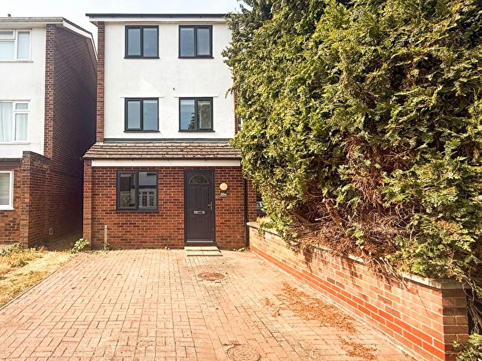 4 Bedroom Detached House For Sale In Lingholme Close, Cambridge, CB4