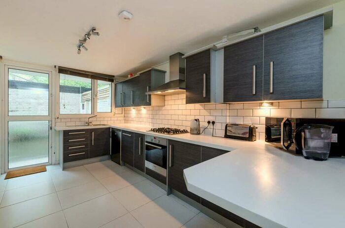 3 Bedroom Maisonette To Rent In Finborough Road, Chelsea, London, SW10