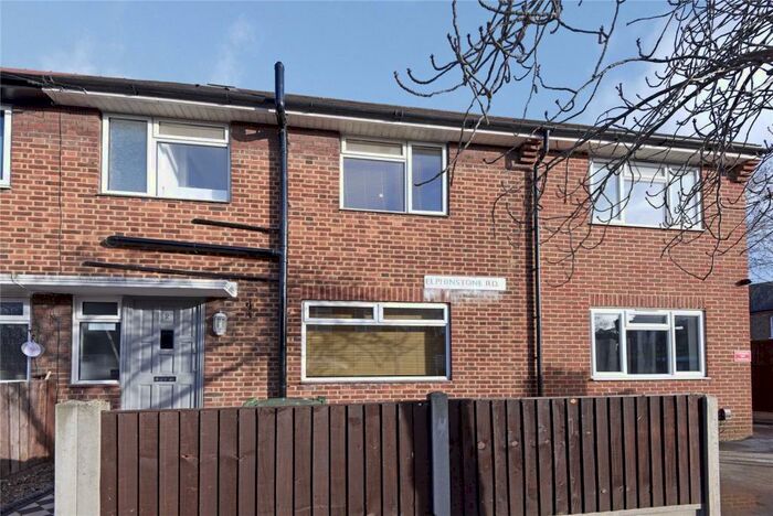 Flat To Rent In Elphinstone Road, London, E17