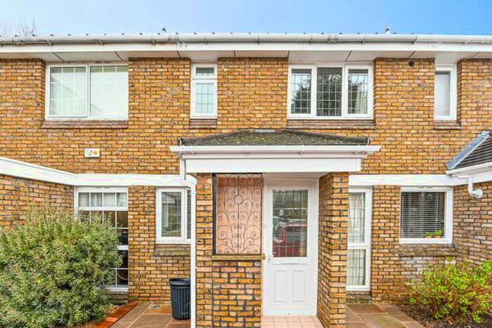 2 Bedroom Property To Rent In Pettiward Close, Putney, SW15