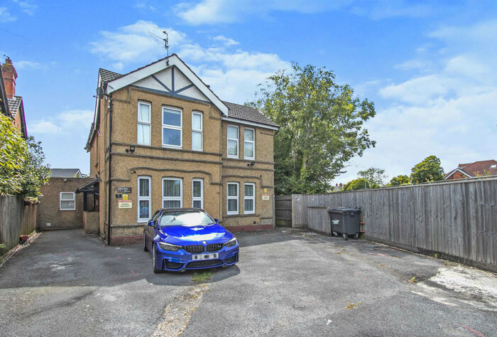 1 Bedroom Flat To Rent In Lowther Gardens, Bournemouth, BH8