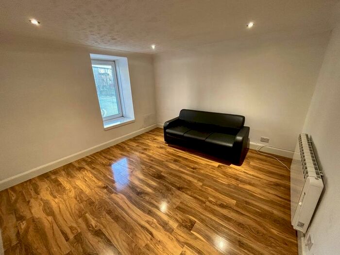 2 Bedroom Flat To Rent In Albert Street, Dundee, DD4