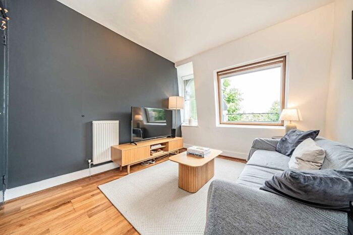 1 Bedroom Flat To Rent In Ladbroke Grove, North Kensington, W10