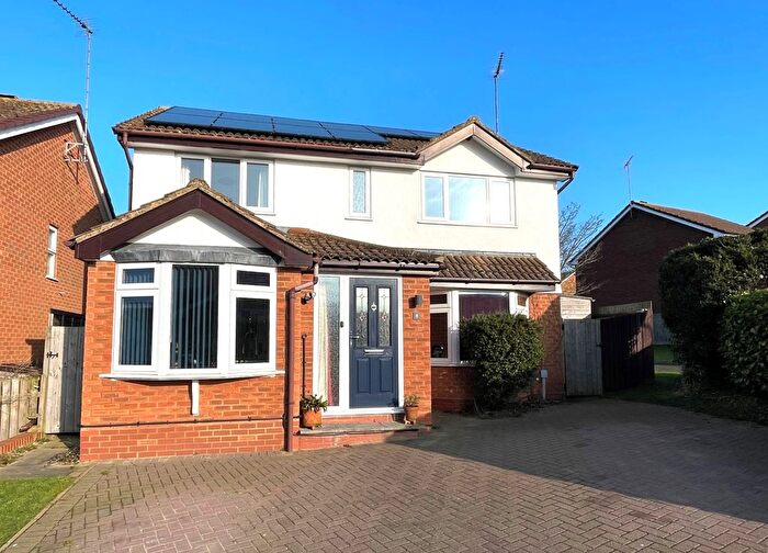 4 Bedroom Detached House For Sale In Sycamore Close, Buckingham, MK18