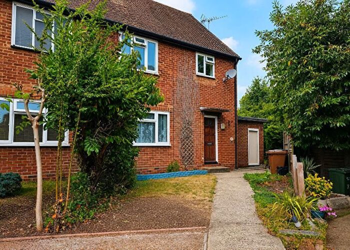1 Bedroom Maisonette For Sale In Norwood Close, Effingham, KT24