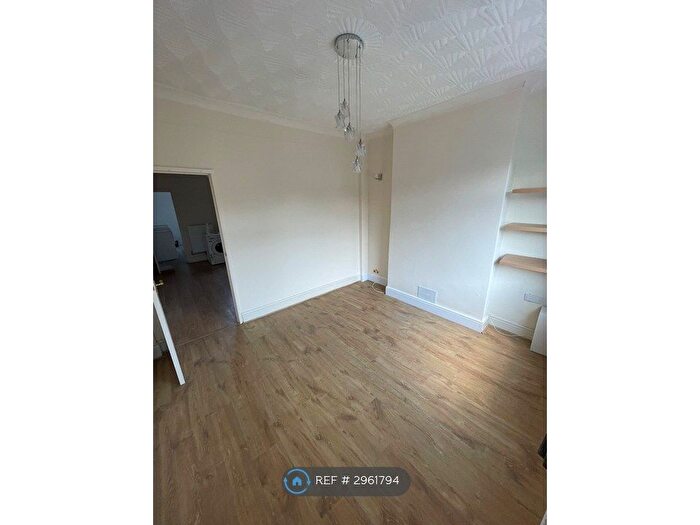 2 Bedroom Terraced House To Rent In May St, Newcastle, ST5