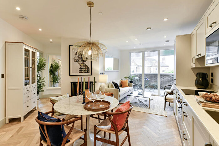 2 Bedroom Flat To Rent In Clifton Mansions, Park Avenue, London, NW2