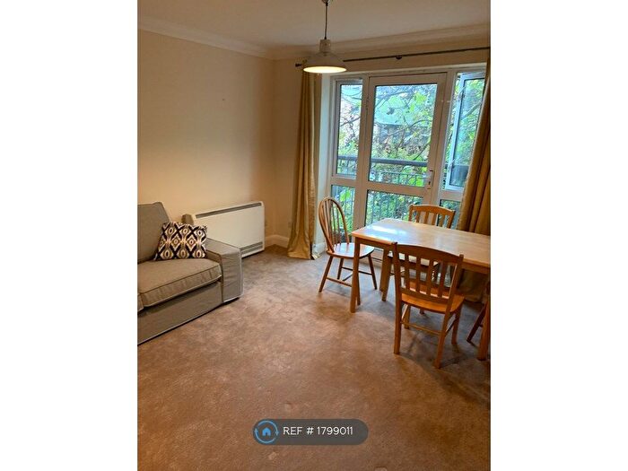 2 Bedroom Flat To Rent In Campbell Road, London, E3