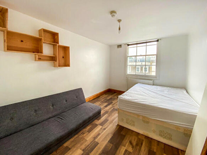3 Bedroom Flat To Rent In Caledonian Road, Islington, London, N1