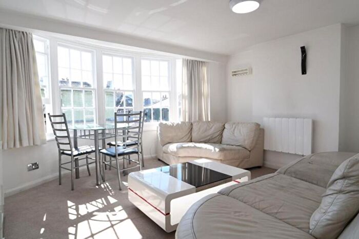 3 Bedroom Maisonette For Sale In Trafalgar Lane, Brighton, BN1