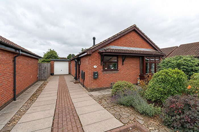 2 Bedroom Detached Bungalow For Sale In Old School Drive, Hibaldstow, DN20