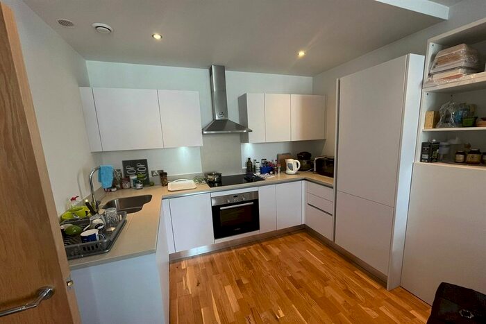 2 Bedroom Flat To Rent In Leigham Court Road, London, SW16