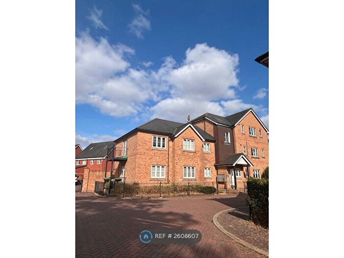 2 Bedroom Flat To Rent In Barland Way, Aylesbury, HP18