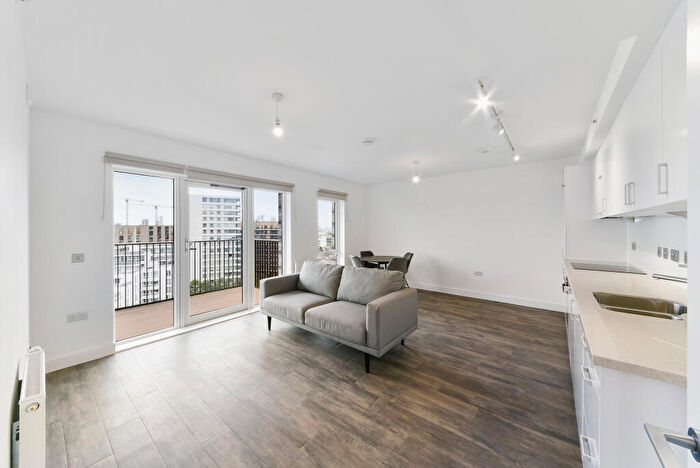 3 Bedroom Apartment To Rent In Pontoon Dock London, E16