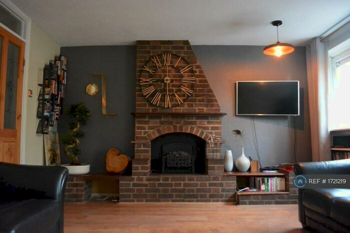 3 Bedroom Terraced House To Rent In London, London, E16