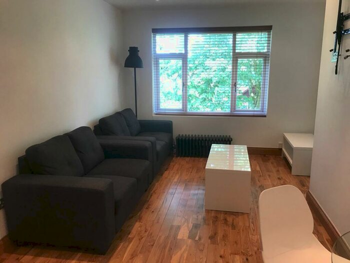 1 Bedroom Apartment To Rent In Troy Walk, Salford, M5