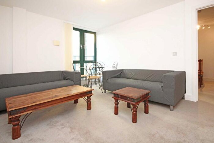 3 Bedroom Flat To Rent In Mansell Street, Tower Hill, E1