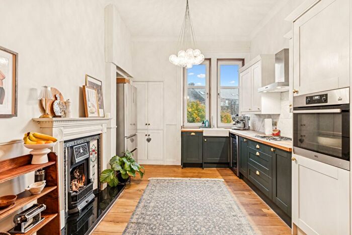2 Bedroom Flat For Sale In Crow Road, Jordanhill, G11