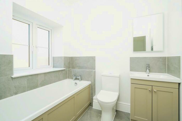 2 Bedroom Semi-Detached House For Sale In Fairseat Close, Carterton, OX18