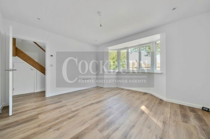 3 Bedroom End Of Terrace House For Sale In Buckler Gardens, London, SE9