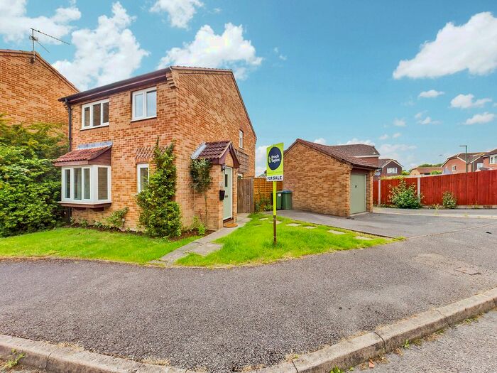 3 Bedroom Detached House To Rent In Camelot Close, Southwater, Horsham, RH13