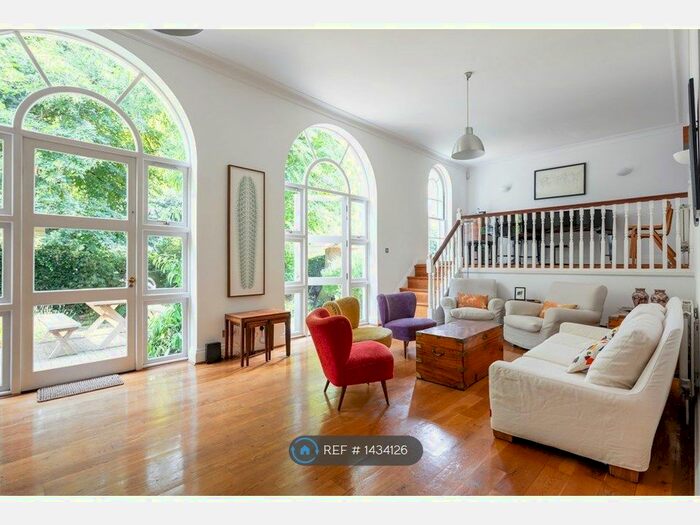 6 Bedroom Semi-Detached House To Rent In Canonbury Park South, London, N1