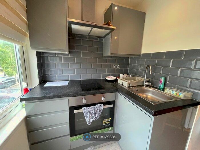 Studio To Rent In Tenterden Road, London, N17
